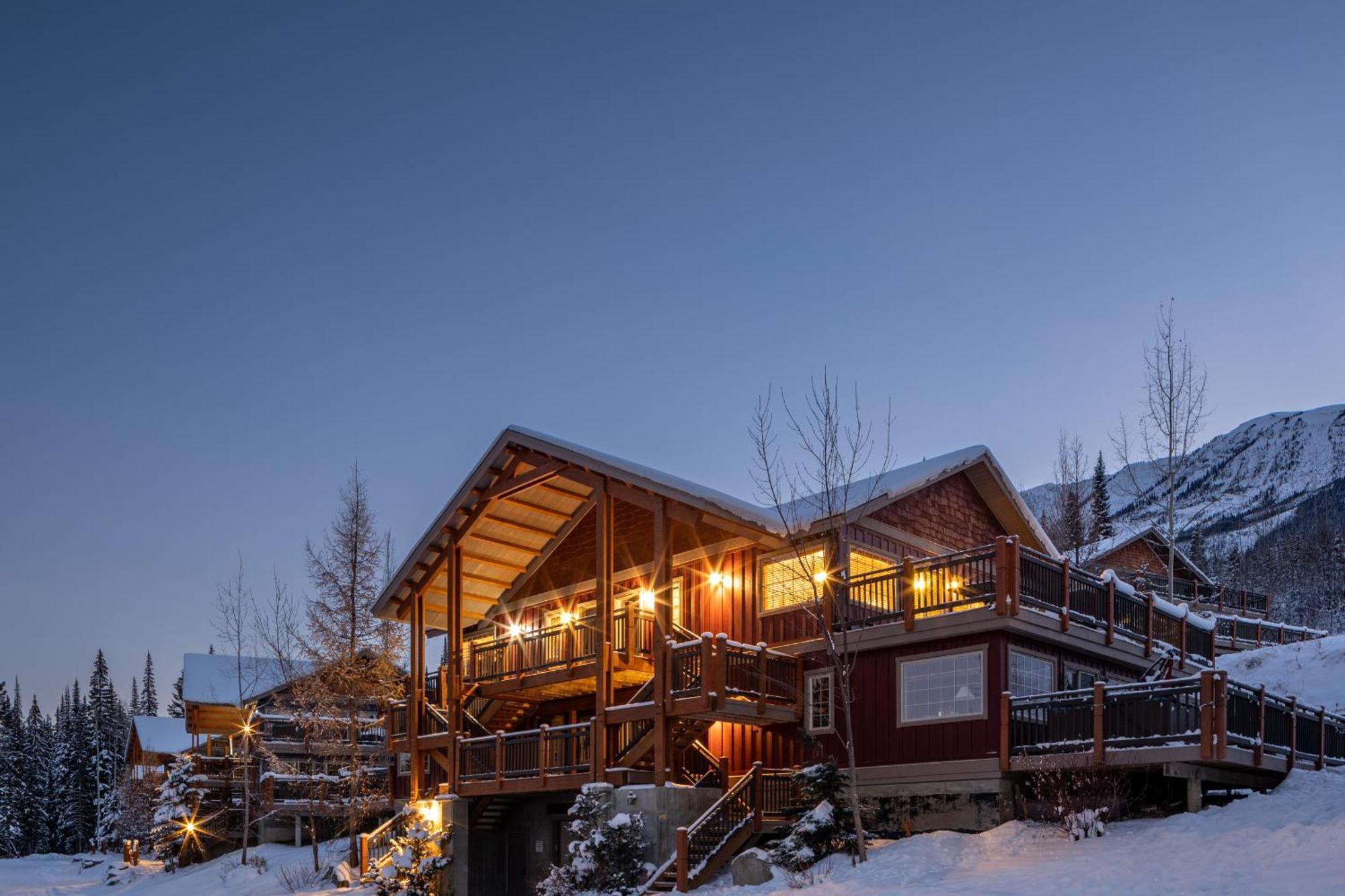 Lush Mountain Accommodations Golden Exterior foto