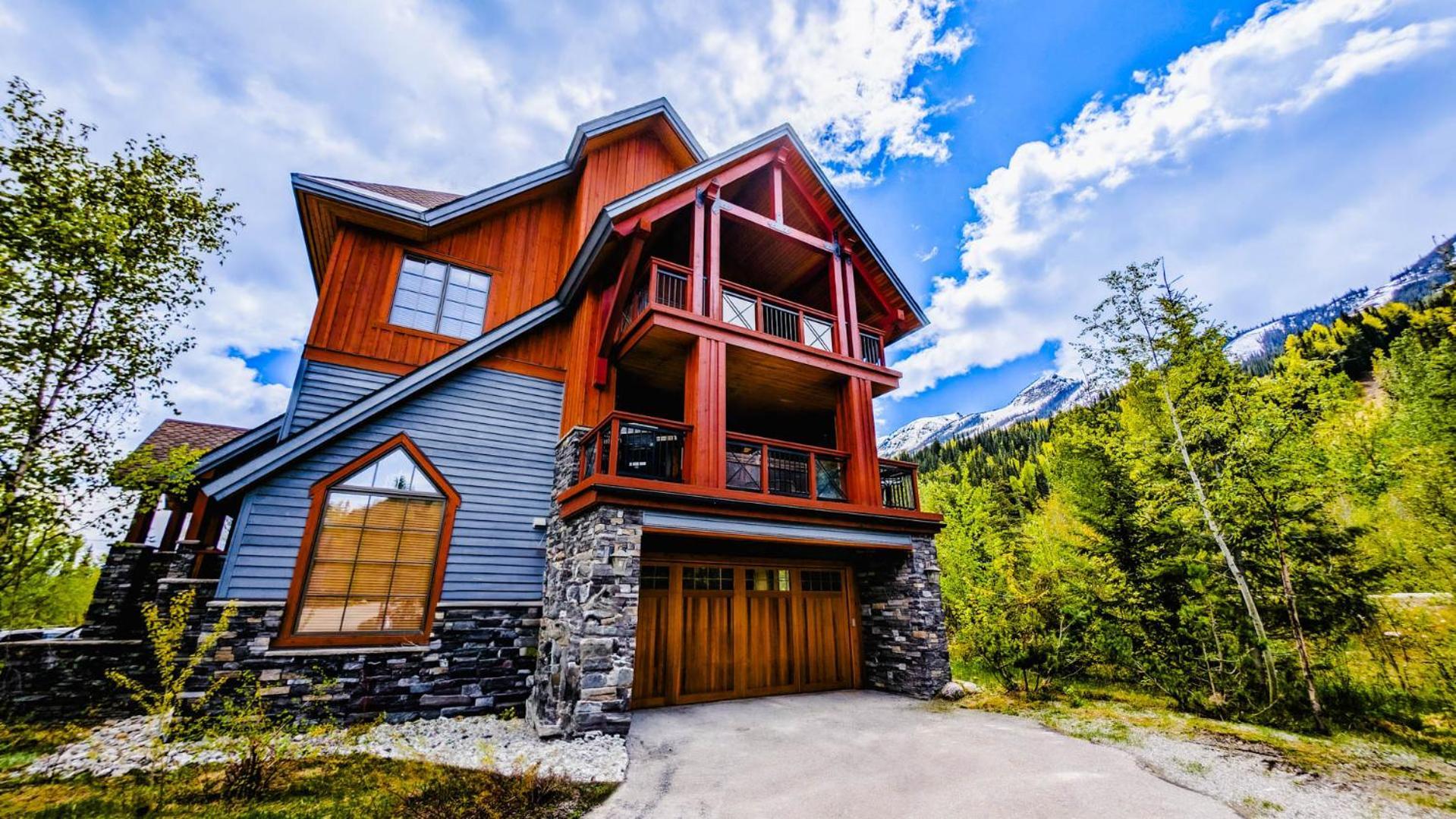 Lush Mountain Accommodations Golden Exterior foto